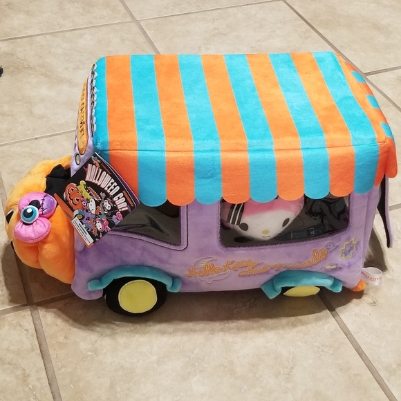 Kidrobot x Sanrio Hello Kitty & Friends Halloween Car Plush Set - Picture 3 of 6